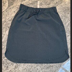 Lululemon On the fly skirt - Gravity green - Size 8 -